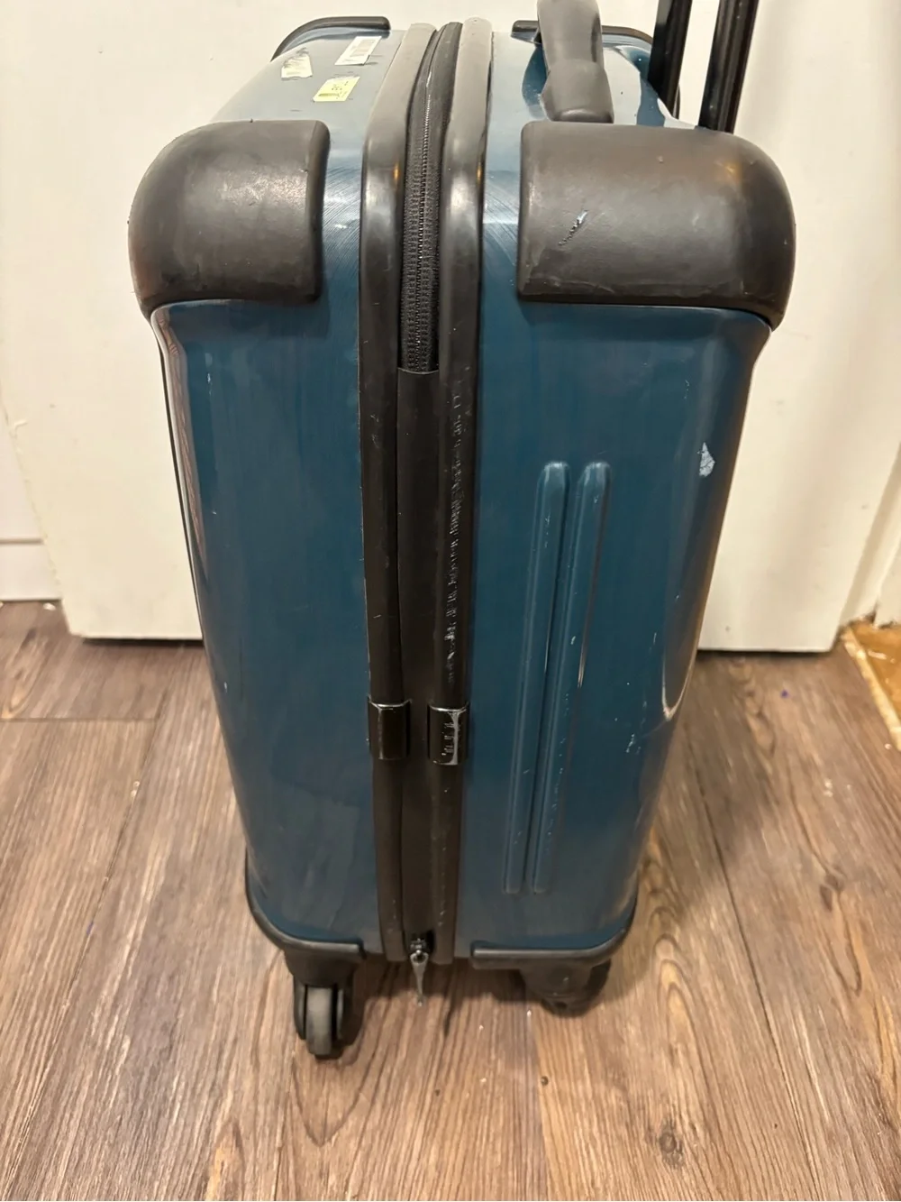 Tumi Vapor 21 in Continental Carry-On Hardcase Spinner Luggage Dark Teal *AS IS*